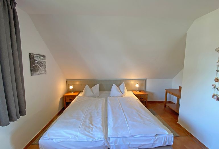 1. Schlafzimmer mit Doppelbett 1. Schlafzimmer mit Doppelbett