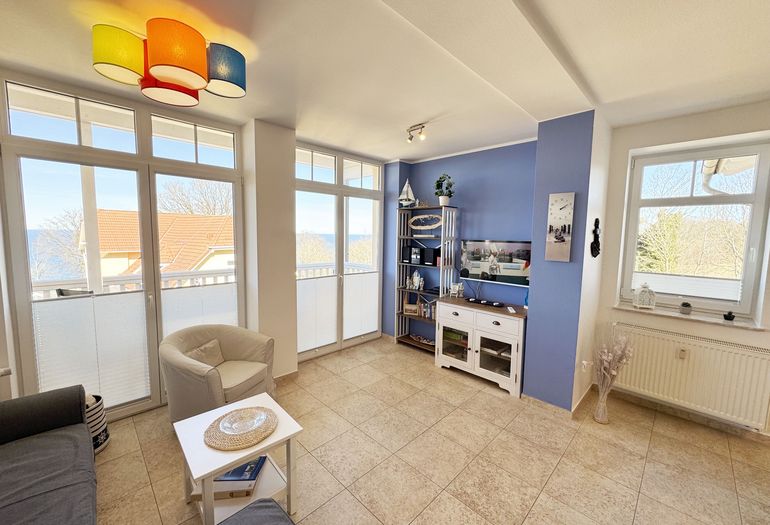 Anrichte mit Smart-TV