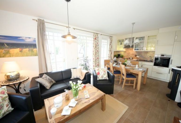 Strandkiefer Whg. 01 mit Terrasse Strandkiefer Whg. 01 mit Terrasse