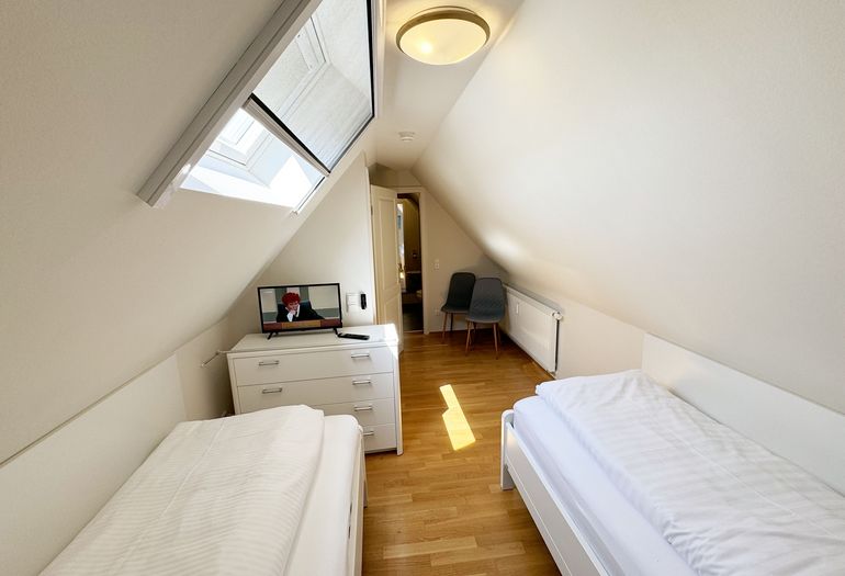 2. Schlafzimmer im Dachgeschoss 2. Schlafzimmer im Dachgeschoss