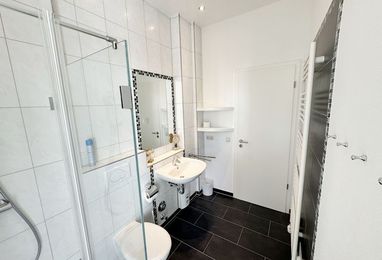 Badezimmer mit Waschplatz Badezimmer mit Waschplatz