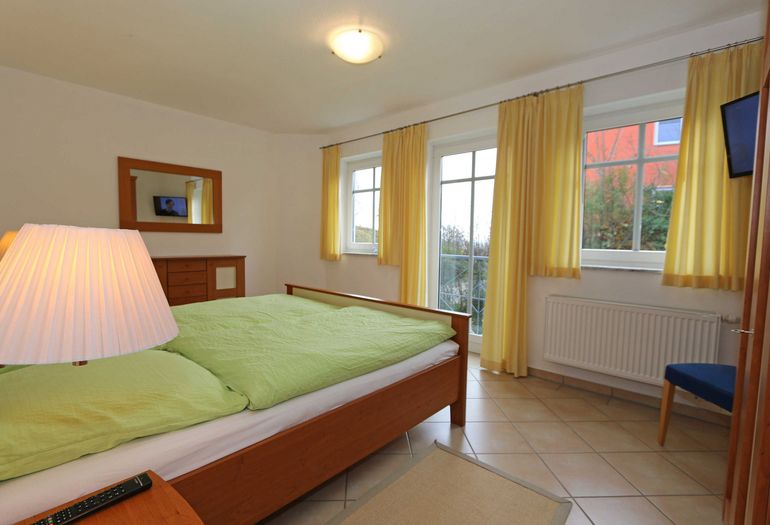 2. Schlafzimmer mit Doppelbett