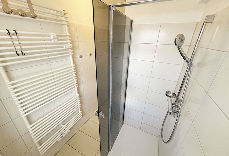 Badezimmer mit Dusche Badezimmer mit Dusche