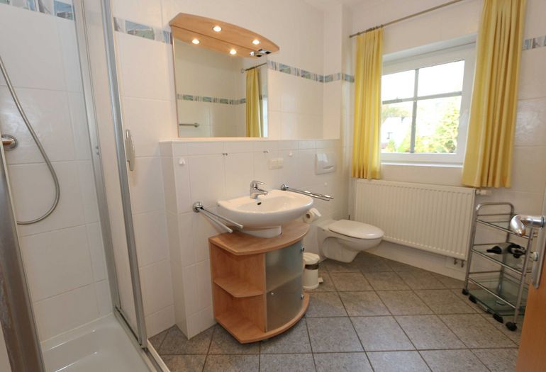 Badezimmer mit Dusche Badezimmer mit Dusche