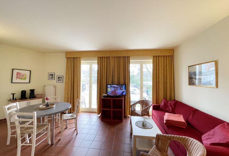 Wohnzimmer mit Esstisch Wohnzimmer mit Esstisch
