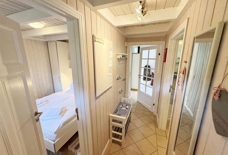 Eingangsbereich mit Garderobe Eingangsbereich mit Garderobe