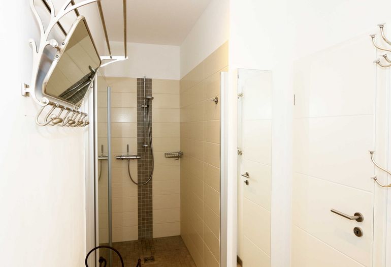 Badezimmer mit Dusche