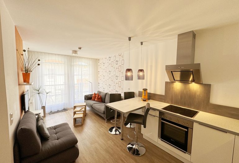 Küchenzeile mit Backofen Küchenzeile mit Backofen