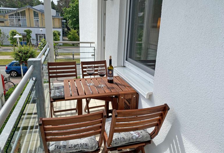 Balkon mit Bestuhlung