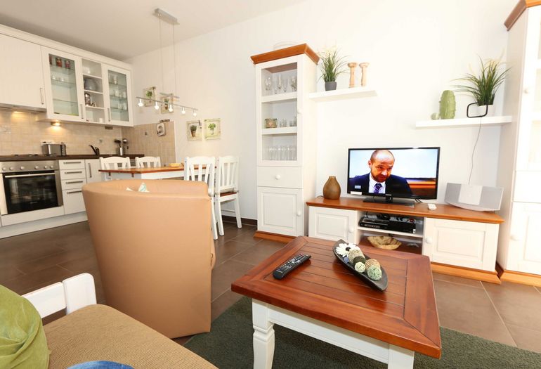 Wohnbereich mit TV Wohnbereich mit TV