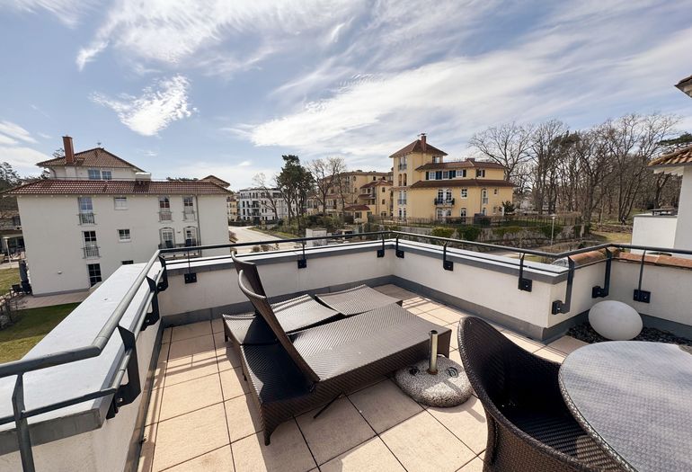 bestuhlte Dachterrasse Wohnung 2.12 mit schönem Ausblick bestuhlte Dachterrasse Wohnung 2.12 mit schönem Ausblick