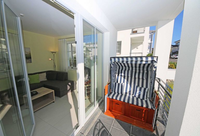 Terrasse mit Strandkorb