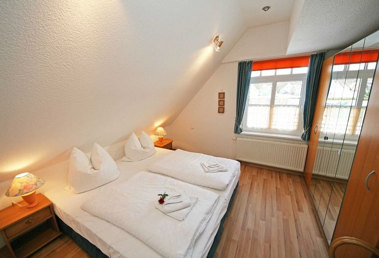 1. Schlafzimmer mit Doppelbett 1. Schlafzimmer mit Doppelbett