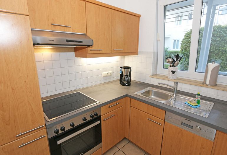 Küchenzeile mit Backofen Küchenzeile mit Backofen