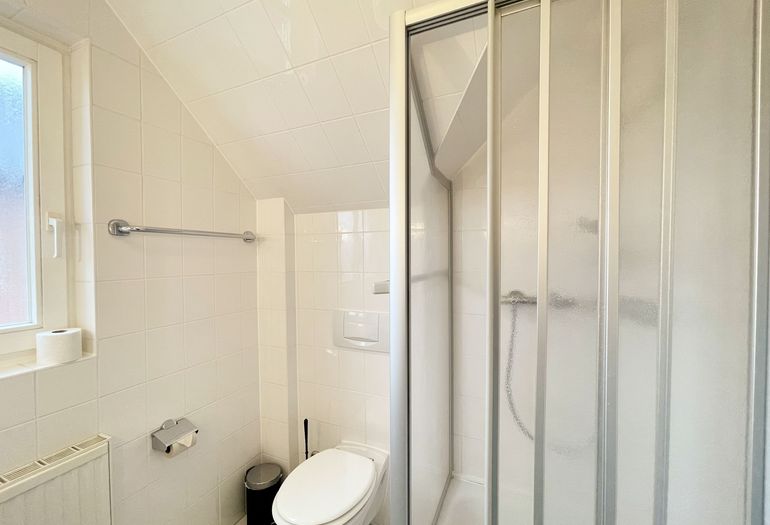 Badezimmer mit Dusche Badezimmer mit Dusche