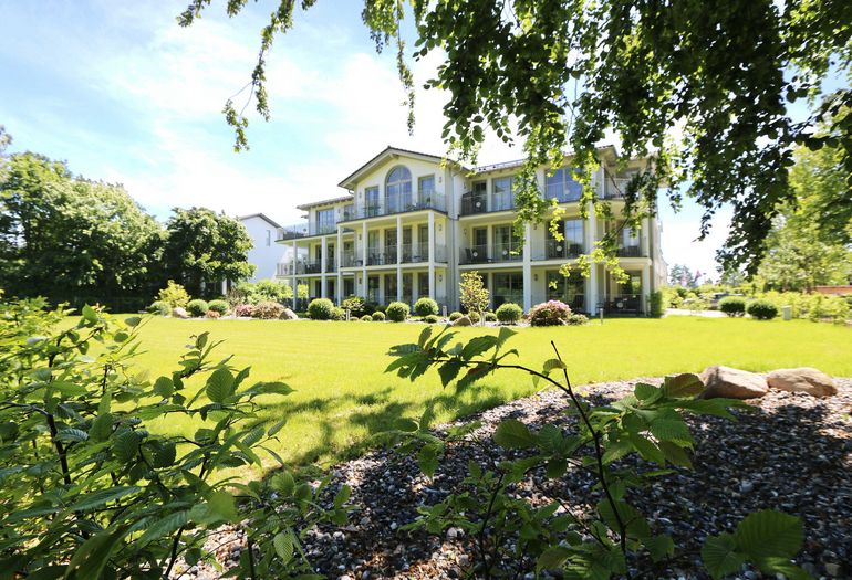 Blick zur Villa Pauline