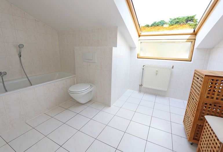 Badezimmer mit Badewanne Badezimmer mit Badewanne