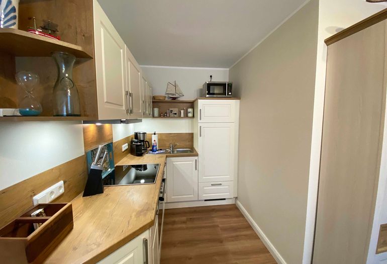 Küchenzeile mit Ceranfeld