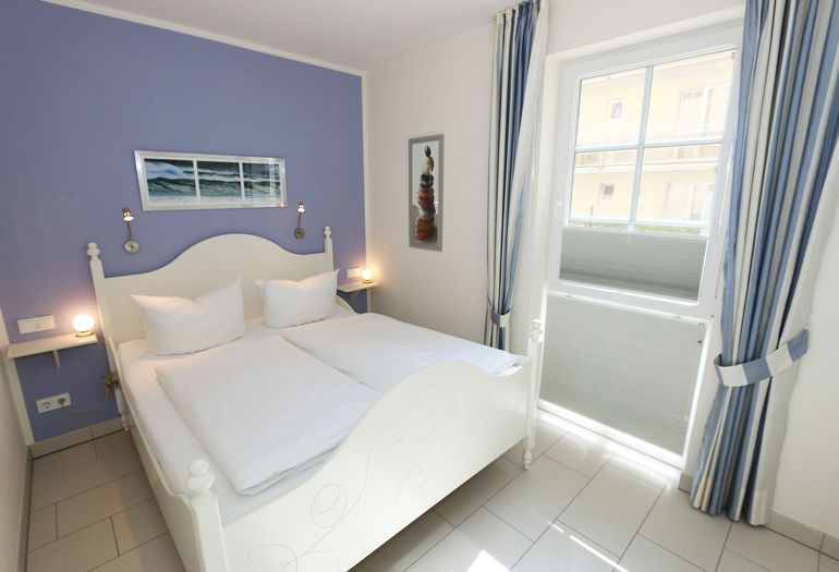 Schlafzimmer mit Doppelbett