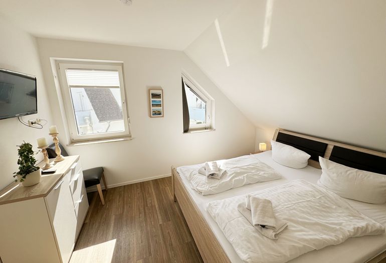 1. Schlafzimmer mit Doppelbett 1. Schlafzimmer mit Doppelbett