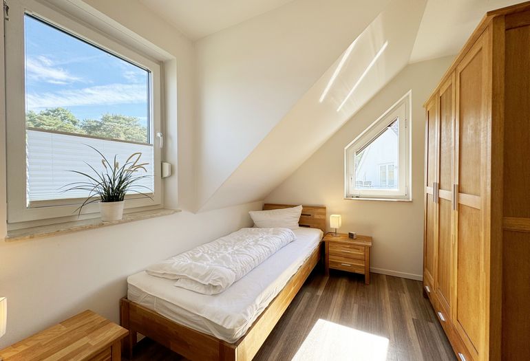 2. Schlafzimmer mit Kleiderschrank 2. Schlafzimmer mit Kleiderschrank