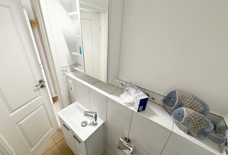 Gäste-WC mit Waschbecken