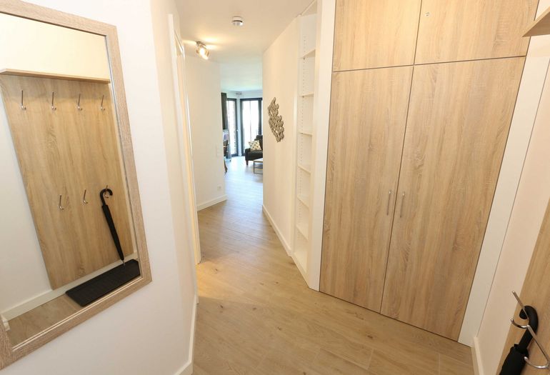 heller Flurbereich mit Garderobe heller Flurbereich mit Garderobe