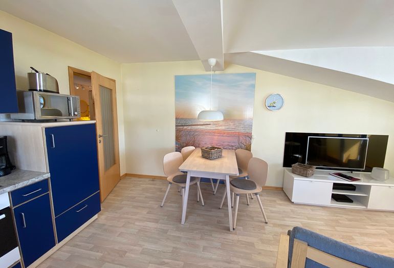 Küchenzeile mit Esstisch Küchenzeile mit Esstisch