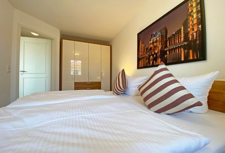 Schlafzimmer mit Kleiderschrank Schlafzimmer mit Kleiderschrank