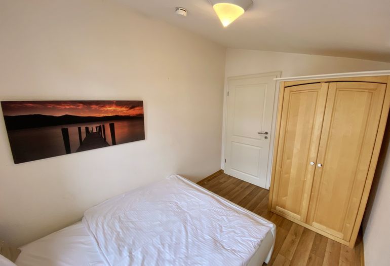 2. Schlafzimmer mit Kleiderschrank 2. Schlafzimmer mit Kleiderschrank