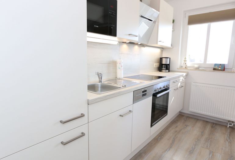 Küchenzeile mit Backofen