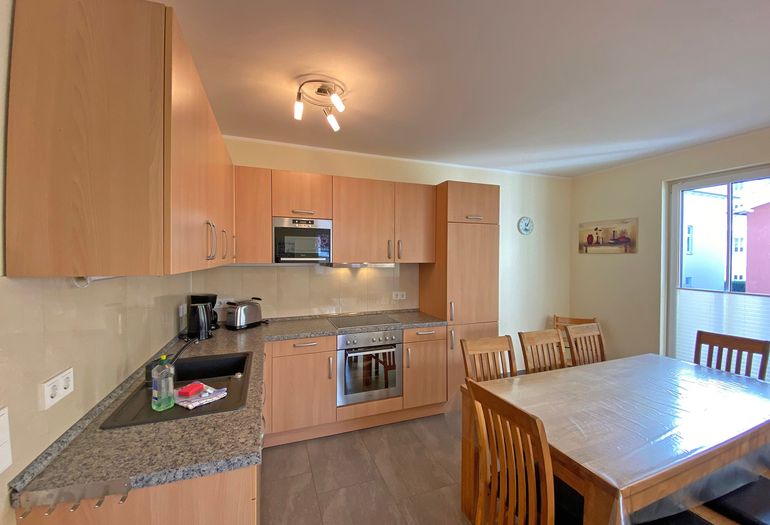 Küchenzeile mit Backofen Küchenzeile mit Backofen