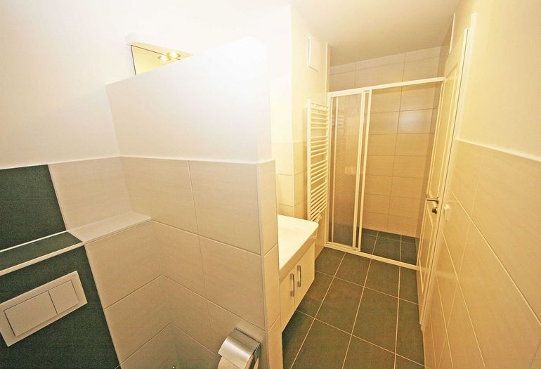 Badezimmer mit Dusche