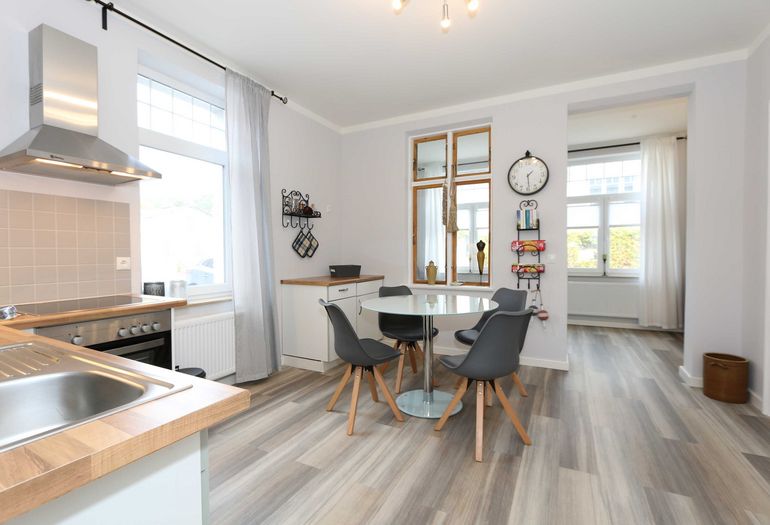 Essbereich mit angrenzender Küchenzeile Essbereich mit angrenzender Küchenzeile