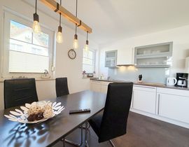 Ferienwohnung "Leon" Nr. 5 mit Terrasse Ferienwohnung "Leon" Nr. 5 mit Terrasse