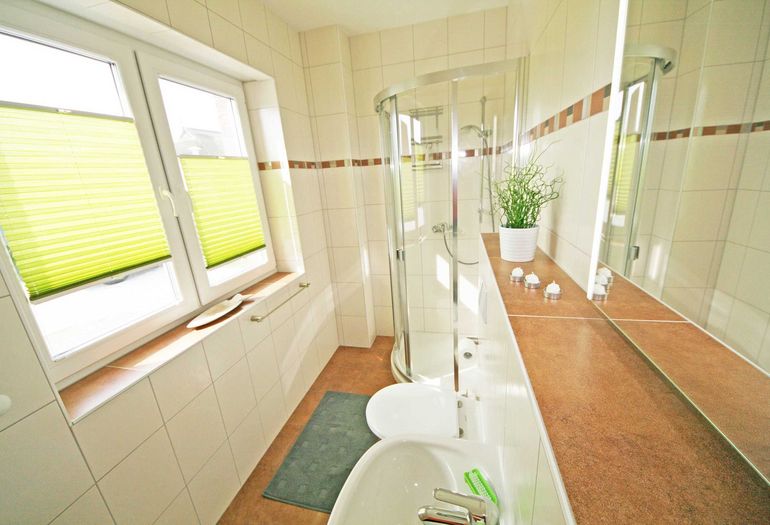 Bad mit Runddusche Bad mit Runddusche