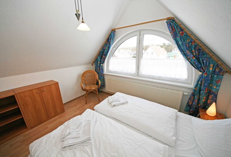 Schlafzimmer mit Doppelbett
