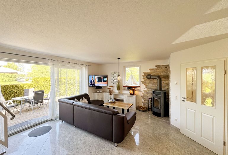 Wohnbereich mit Blick auf die Couchecke