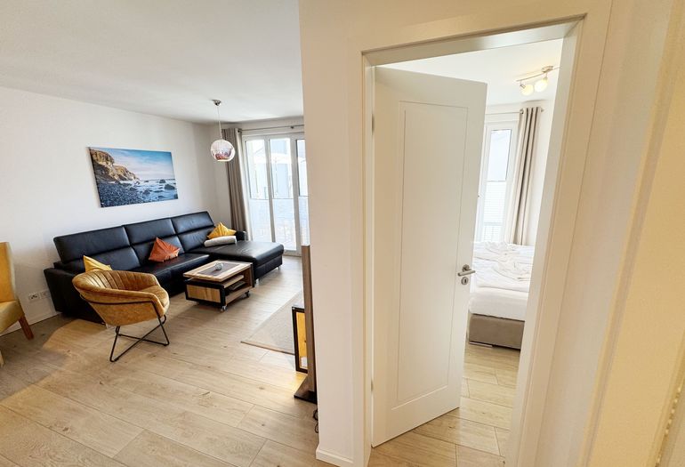 Flurbereich mit Blick in den Wohnbereich