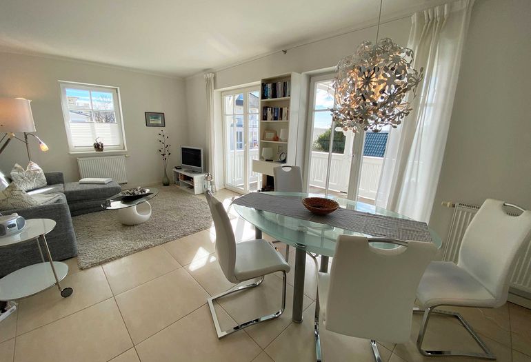 Esstisch für gemeinsames Essen Esstisch für gemeinsames Essen