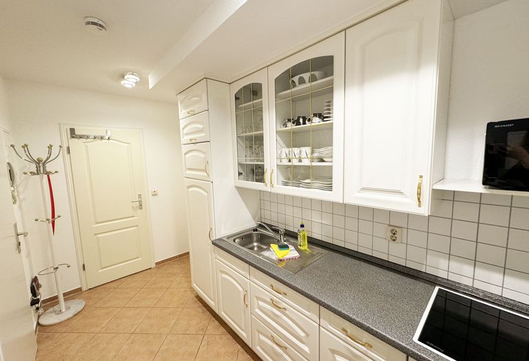 Küchenzeile mit Garderobe Küchenzeile mit Garderobe