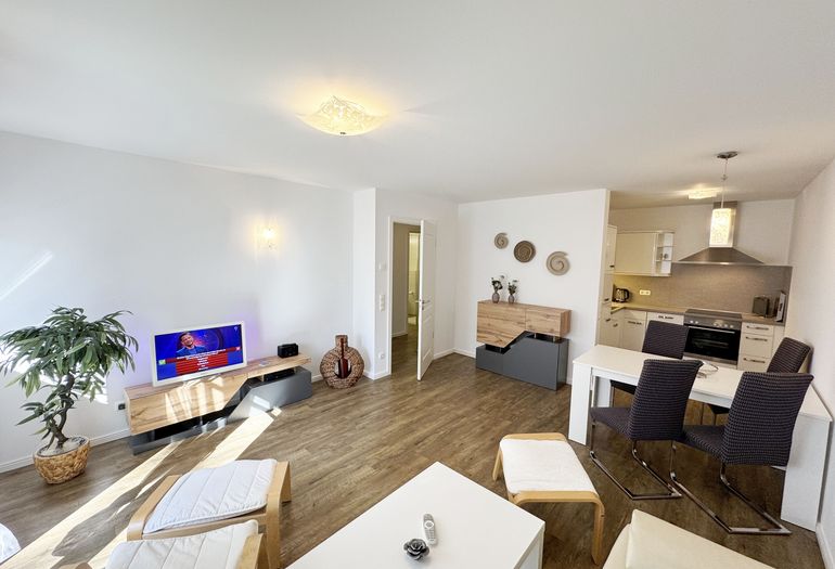 gemütlicher Wohnbereich mit Küchenzeile und Essplatz gemütlicher Wohnbereich mit Küchenzeile und Essplatz