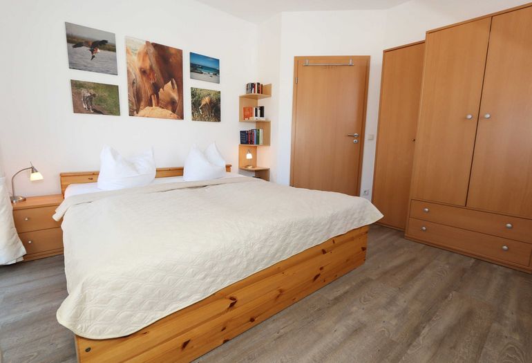 1. Schlafzimmer mit Doppelbett 1. Schlafzimmer mit Doppelbett