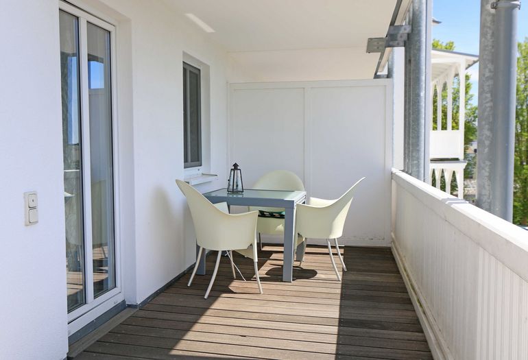 bestuhlter Balkon in ruhiger Lage bestuhlter Balkon in ruhiger Lage