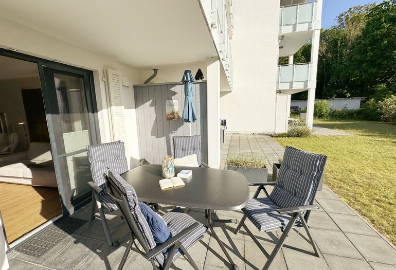 Haus Windrose - Blick von der Terrasse auf den Strandpark Thiessow Haus Windrose - Blick von der Terrasse auf den Strandpark Thiessow