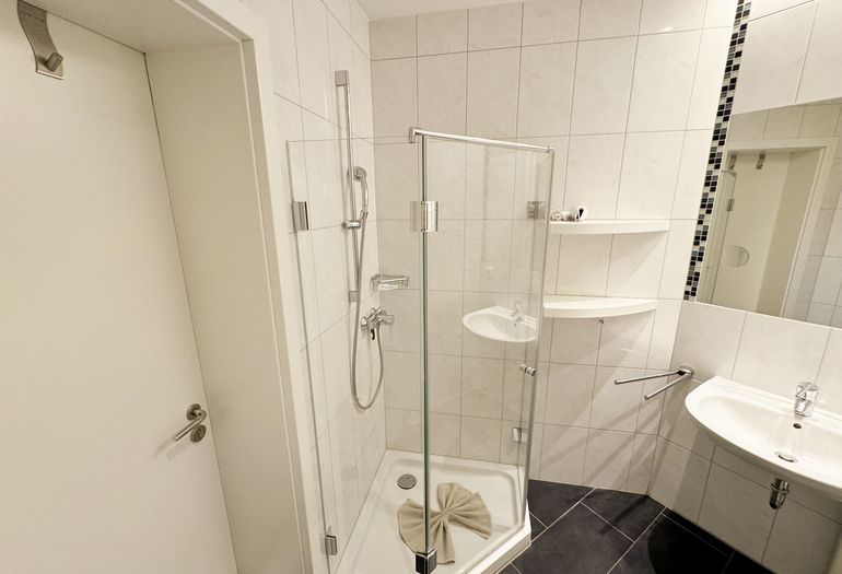 2. innenliegendes Badezimmer 2. innenliegendes Badezimmer