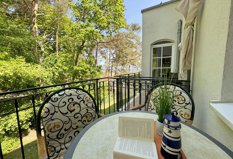 Balkon Richtung Wald raus Balkon Richtung Wald raus