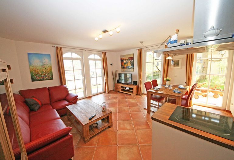 Wohn-/Essbereich mit gemütlicher Couch