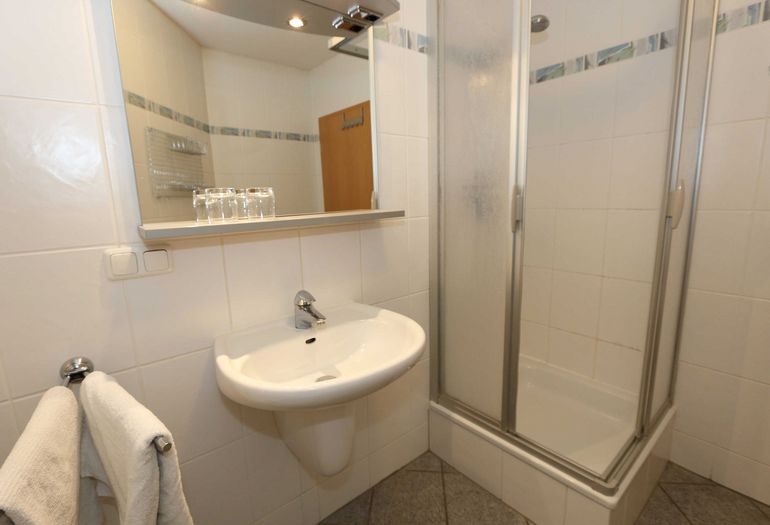 Badezimmer mit Waschbecken
