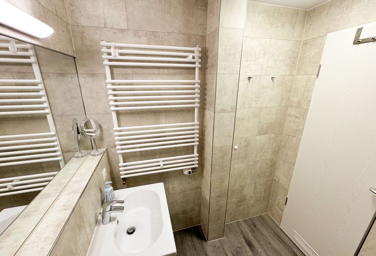 Badezimmer mit Waschplatz Badezimmer mit Waschplatz